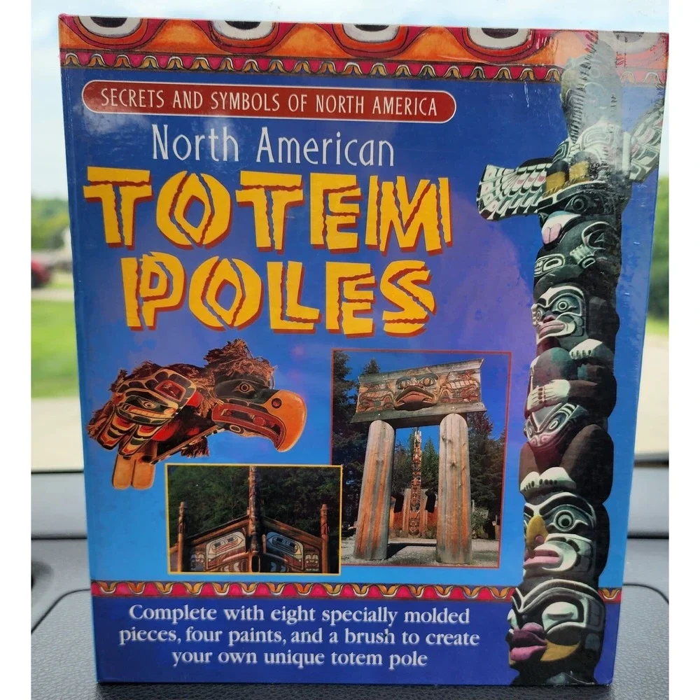 North American Totem Poles: Secrets and Symbols of North America by Molly Perham